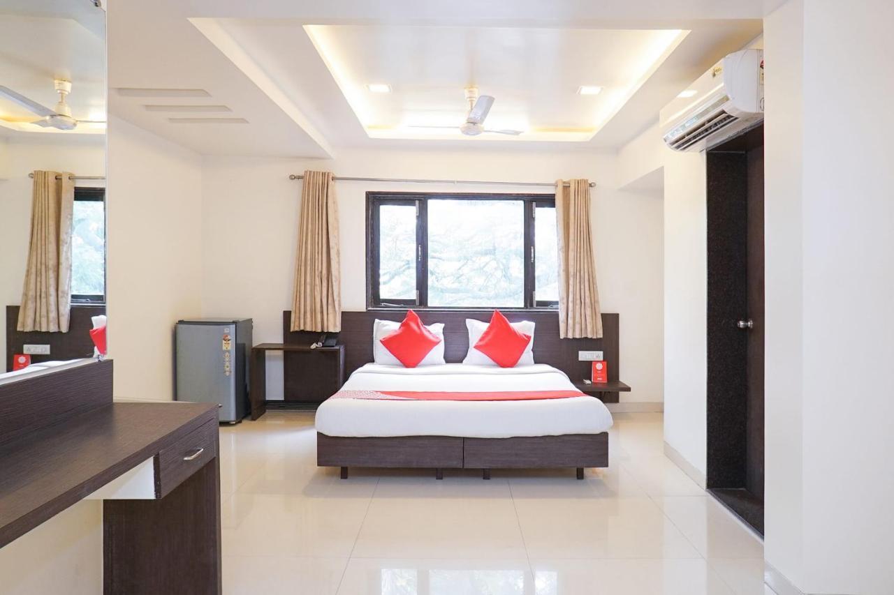 Oyo 10329 Ivy Hotel 3*